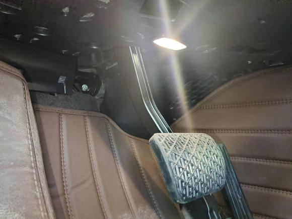 [青岛·鲁U] 二手奔驰奔驰E级2023款 改款 E 300 L 尊贵型