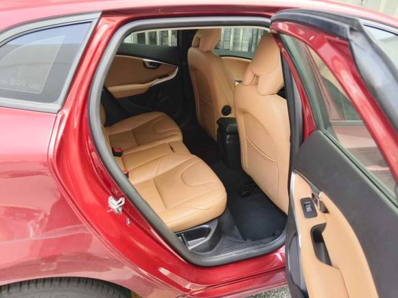 [佛山·粤X] 二手沃尔沃沃尔沃V402017款 T3 智逸版