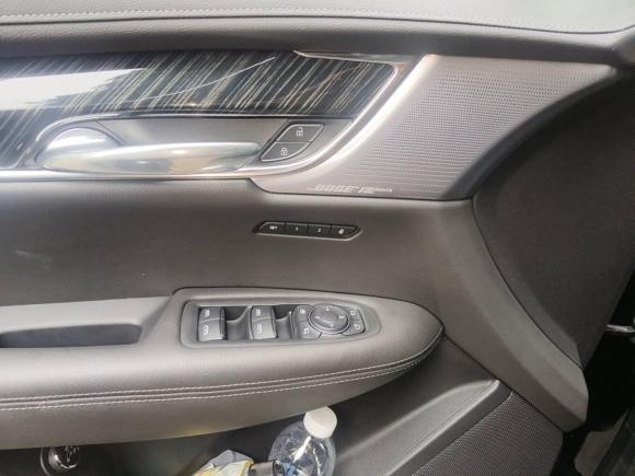 [成都·川A] 二手凯迪拉克凯迪拉克XT62022款 2.0T 六座四驱豪华型