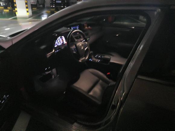 [济南·鲁A] 二手雷克萨斯雷克萨斯ES2018款 200 卓越版 国V