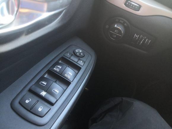 [上海·沪D] 二手Jeep自由光2017款 2.0L 优越版