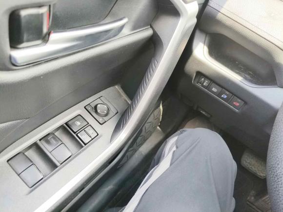 [上海·沪D] 二手丰田威兰达2020款 2.0L CVT两驱豪华版