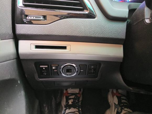 [武汉·鄂A] 二手比亚迪比亚迪S72015款 2.0T 自动尊贵型