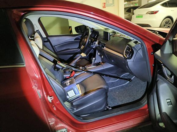 [上海·闽J] 二手马自达马自达3 昂克赛拉2014款 两厢 2.0L 自动旗舰型