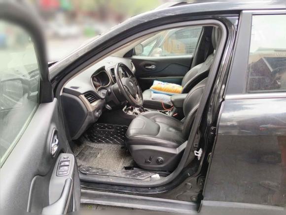 [佛山·粤C] 二手Jeep自由光2017款 2.0L 优越版