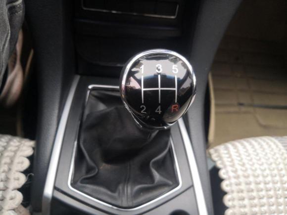 [西安·陕A] 二手江铃驭胜S3502013款 2.4T 手动四驱柴油豪华版5座