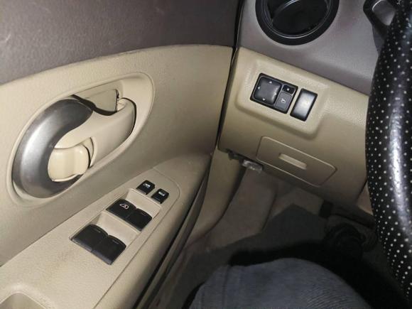 [武汉·鄂A] 二手日产骊威2009款 1.6L 自动全能型