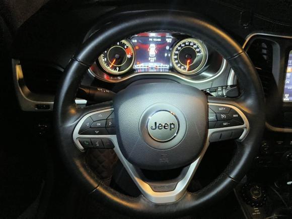 [青岛·鲁B] 二手Jeep自由光2016款 2.4L 专业智能版