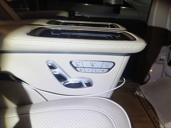 [深圳·粤B] 二手奔驰奔驰V级2020款 V 260 尊贵版