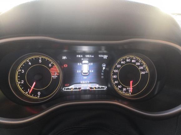 [上海·沪D] 二手Jeep自由光2017款 2.0L 优越版