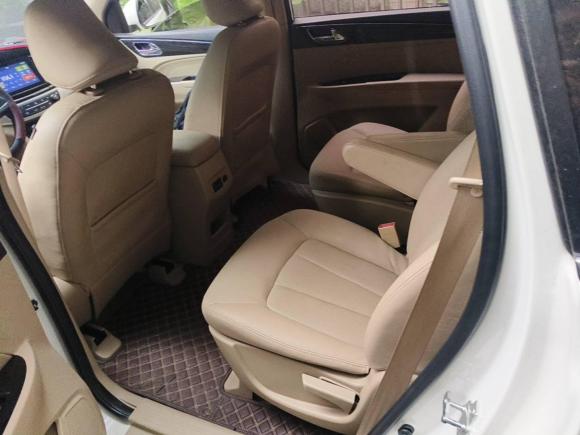 [广州·粤A] 二手宝骏宝骏7302016款 1.5L 手动舒适型 7座 国V