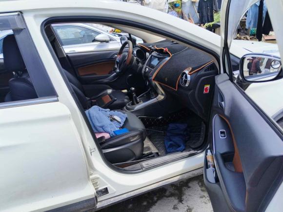 [上海·沪C] 二手比亚迪元2016款 1.5L 手动豪华型