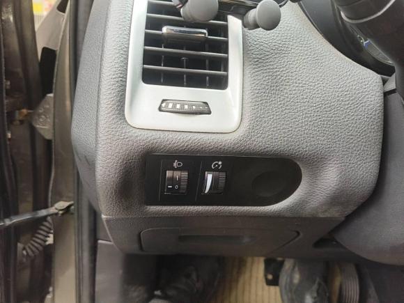 [广州·粤A] 二手驭胜驭胜S3502013款 2.4T 自动两驱柴油豪华版7座