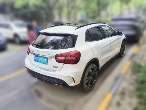 [上海·沪M] 二手奔驰奔驰GLA2018款 GLA 220 4MATIC 运动型