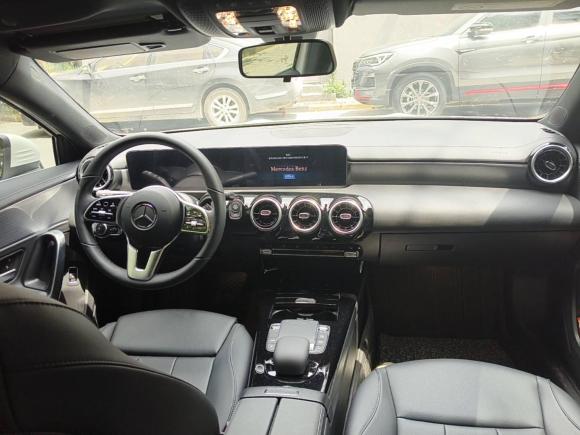 [苏州·苏U] 二手奔驰奔驰A级2022款 改款 A 180 L 运动轿车