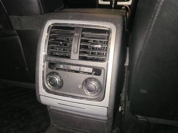 [广州·粤A] 二手大众帕萨特2011款 1.8TSI DSG尊荣版