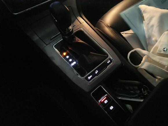 [上海·沪D] 二手荣威荣威RX52017款 20T 两驱自动互联网智尊版