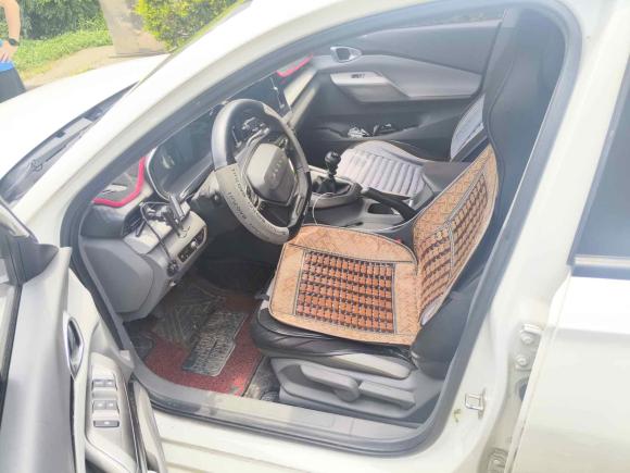 [上海·沪C] 二手新宝骏宝骏RC-52020款 1.5L 手动智耀豪华型