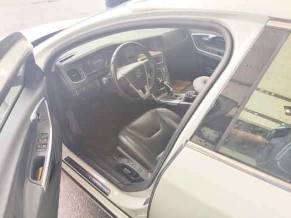 [上海·鲁V] 二手沃尔沃沃尔沃V602015款 T5 智逸版