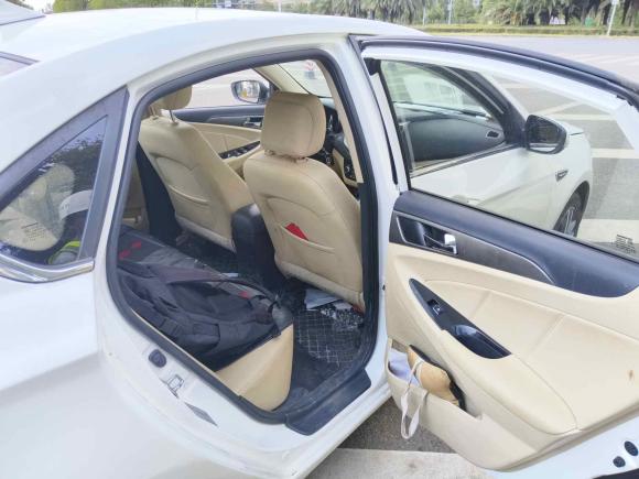 [成都·川A] 二手长安逸动2016款 1.6L 手动风尚型