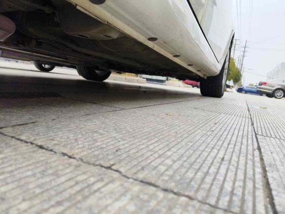 [南京·苏L] 二手荣威荣威3502015款 1.5L 手动豪华天窗版