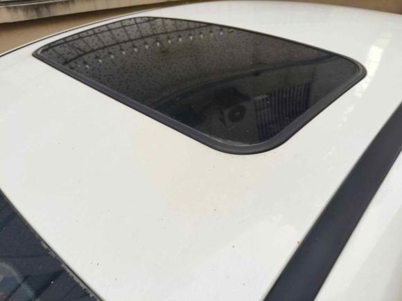 [深圳·粤B] 二手福特福克斯2012款 三厢 1.6L 自动风尚型