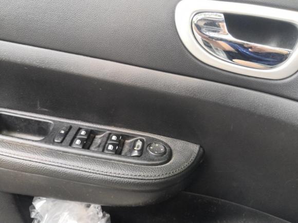 [成都·川A] 二手标致标致3072013款 1.6L 自动CROSS