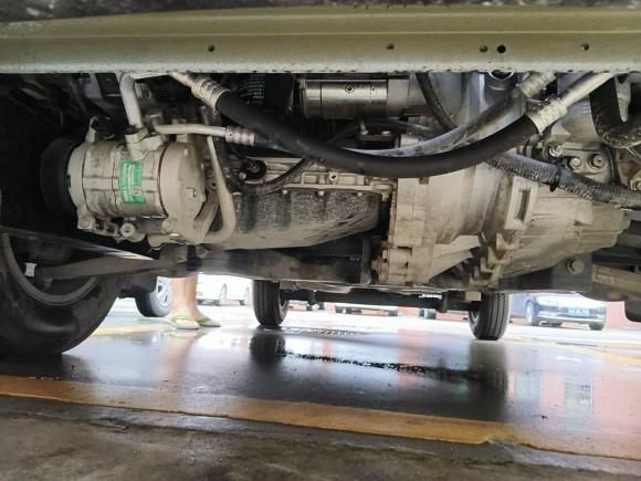 [成都·川G] 二手上汽大通MAXUS新途V902022款 2.0T AMT运杰前驱短轴中顶后单胎6座