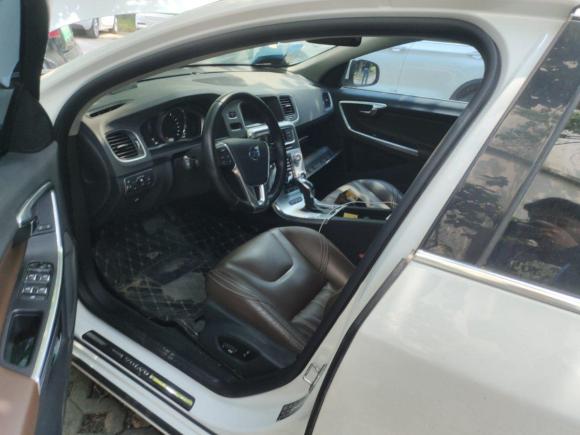 [上海·沪A] 二手沃尔沃沃尔沃S60新能源2015款 S60L E驱混动 T6智驭版