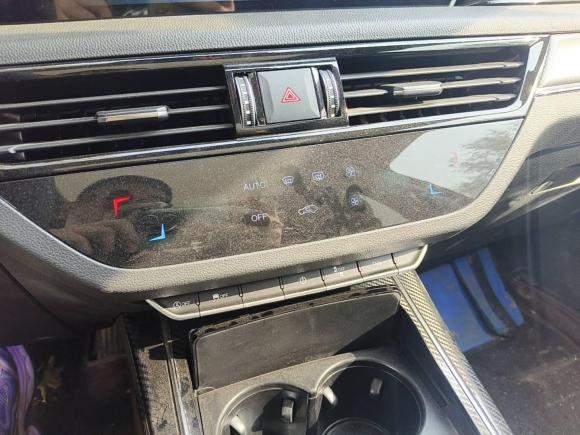 [济南·鲁A] 二手红旗红旗HS52022款 2.0T 智联旗享四驱版