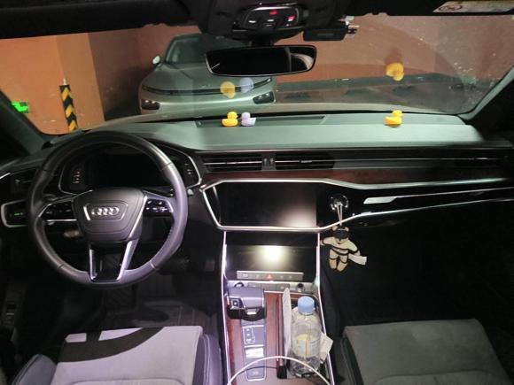 [上海·沪F] 二手奥迪奥迪A6L2022款 45 TFSI 臻选动感型