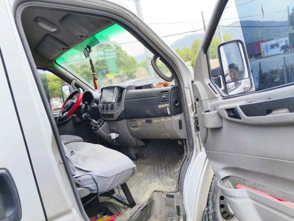 [宁波·浙B] 二手东风御风御风2018款 2.3TA100标配版物流车短轴中顶5-9座WP2.3