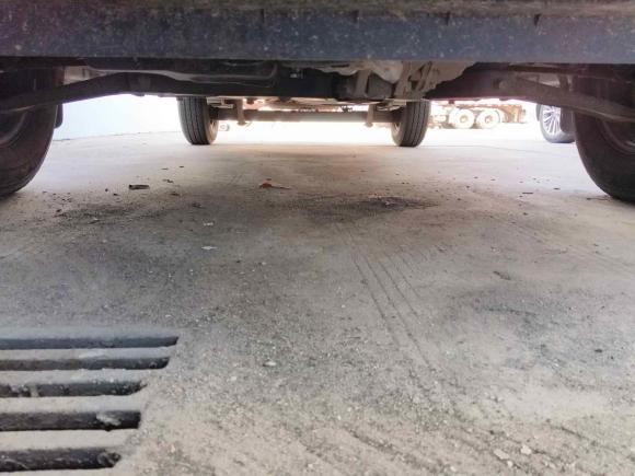 [青岛·鲁B] 二手福特全顺2017款 2.0T柴油厢式运输车短轴低顶国V