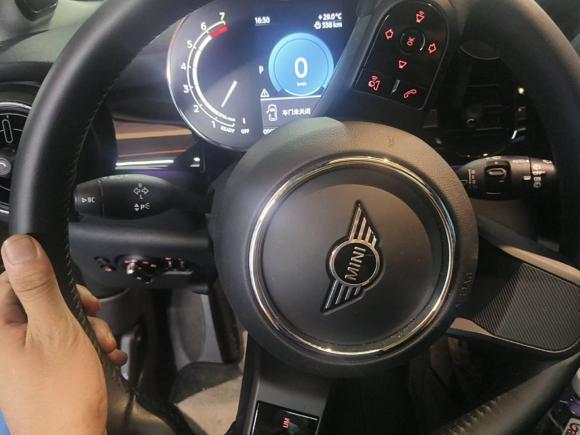 [深圳·粤B] 二手MINIMINI2023款 改款 1.5T COOPER 艺术家