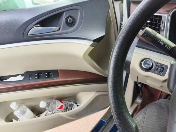 [济南·鲁A] 二手别克别克GL82014款 2.4L CT豪华商务舒适版