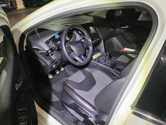 [佛山·粤E] 二手福特福克斯2018款 两厢经典 1.6L 手动风尚型智行版