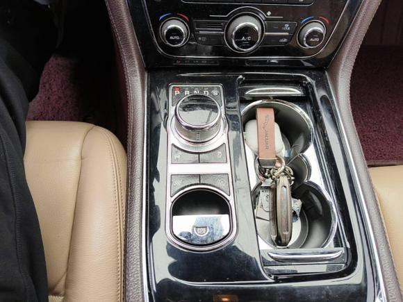 [南通·苏A] 二手捷豹捷豹XJ2014款 XJL 2.0T 两驱典雅商务版