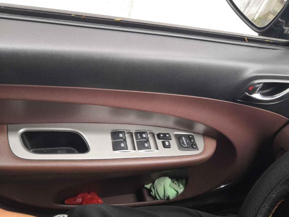 [无锡·苏B] 二手东风风行景逸X52016款 1.6L CVT尊享型