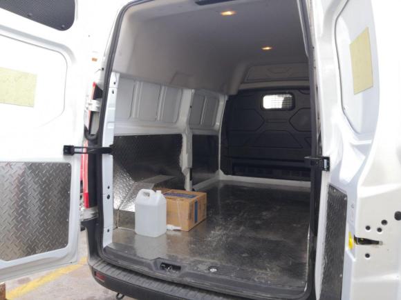 [无锡·苏B] 二手福特全顺2019款 2.0T柴油厢式运输车中轴中顶3座国VI