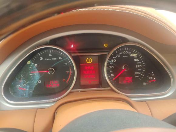 [武汉·鄂A] 二手奥迪奥迪Q72011款 3.0 TFSI 舒适型(245kW)