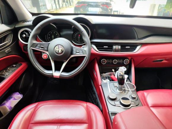 [上海·沪D] 二手阿尔法·罗密欧Stelvio斯坦维2017款 2.0T 200HP 精英版