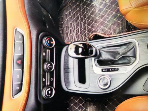 [上海·鄂H] 二手奇瑞瑞虎72016款 2.0L CVT耀目版