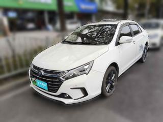 比亚迪秦新能源2018款 1.5T 智联尊贵型