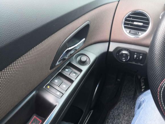 [上海·沪C] 二手雪佛兰科鲁兹2013款 掀背 1.6L 自动豪华型