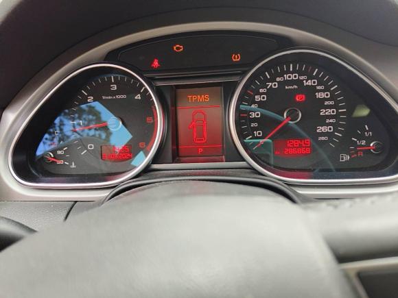 [佛山·粤E] 二手奥迪奥迪Q72010款 3.0 TDI quattro 领先型