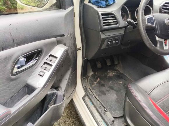 [宁波·浙B] 二手新龙马汽车启腾V602017款 1.5L 豪华型