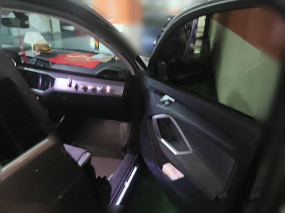 [杭州·浙A] 二手奥迪奥迪Q32022款 35 TFSI 时尚动感型