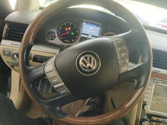 [成都·川A] 二手大众辉腾2011款 3.6L V6 5座加长舒适版