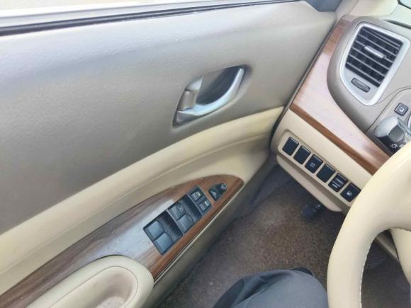 [义乌·浙G] 二手日产天籁2011款 2.5L XL领先版