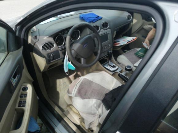 [上海·苏D] 二手福特福克斯2012款 三厢经典 1.8L 自动时尚型